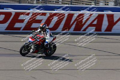 media/Aug-27-2022-Fastrack Riders (Sat) [[c588535105]]/Level 1/Session 1 Start Finish/